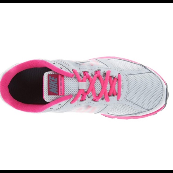 Woman’s Nike running shoes - Picture 2 of 5